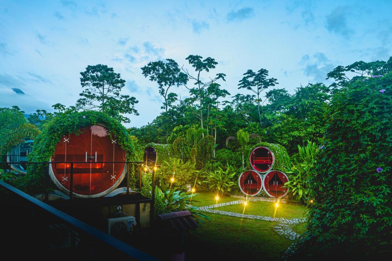 Arenal Backpackers Resort La Fortuna Εξωτερικό φωτογραφία The resort's restaurant