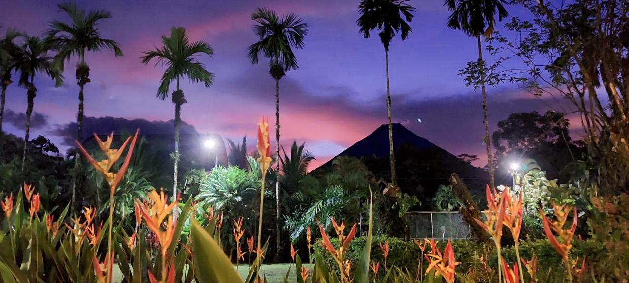 Arenal Backpackers Resort La Fortuna Εξωτερικό φωτογραφία Sunset at the San José International Airport