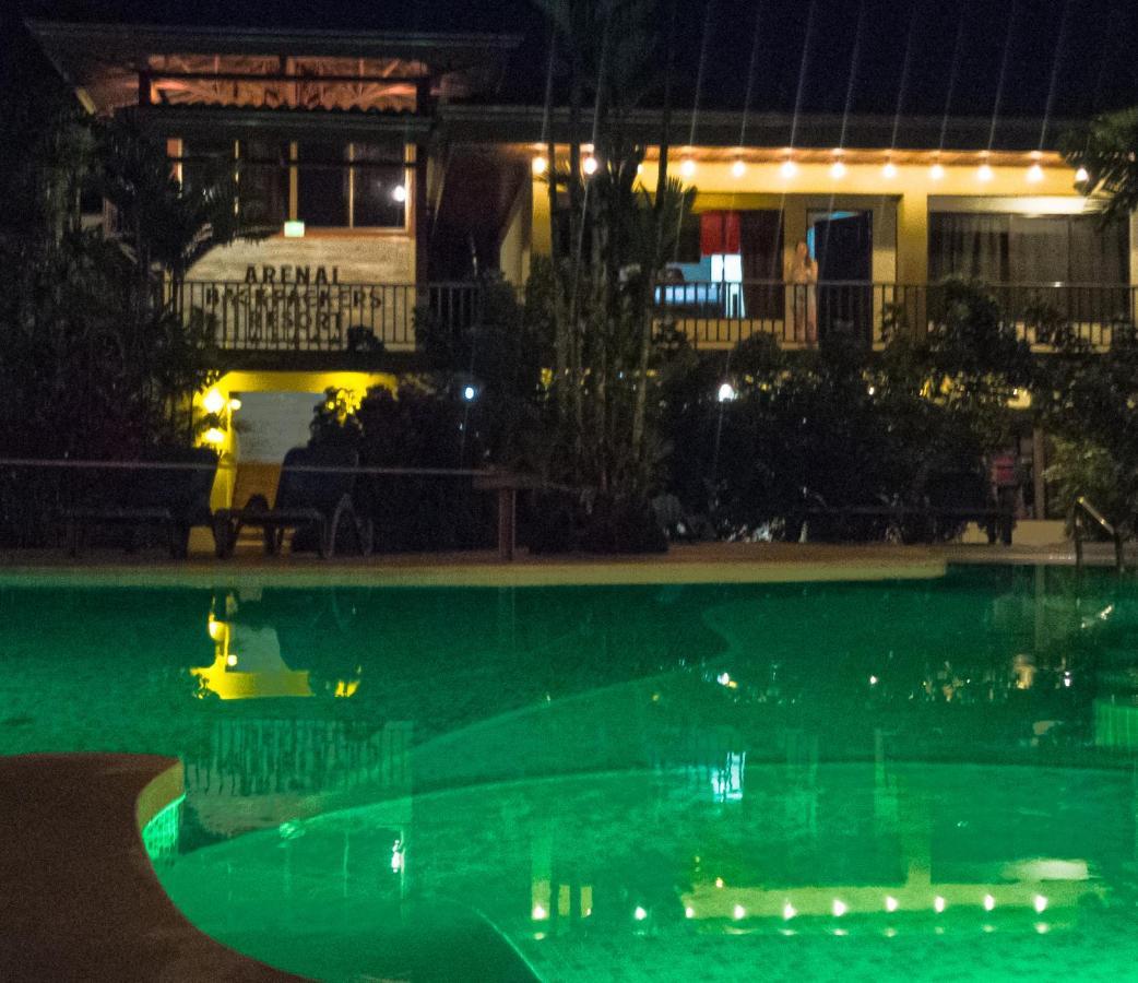 Arenal Backpackers Resort La Fortuna Εξωτερικό φωτογραφία The pool at the hotel