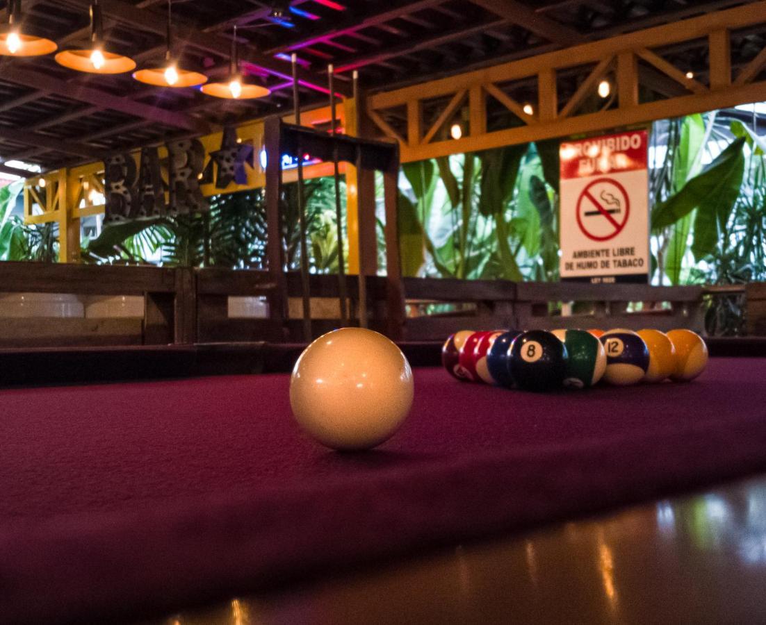 Arenal Backpackers Resort La Fortuna Εξωτερικό φωτογραφία Pool table