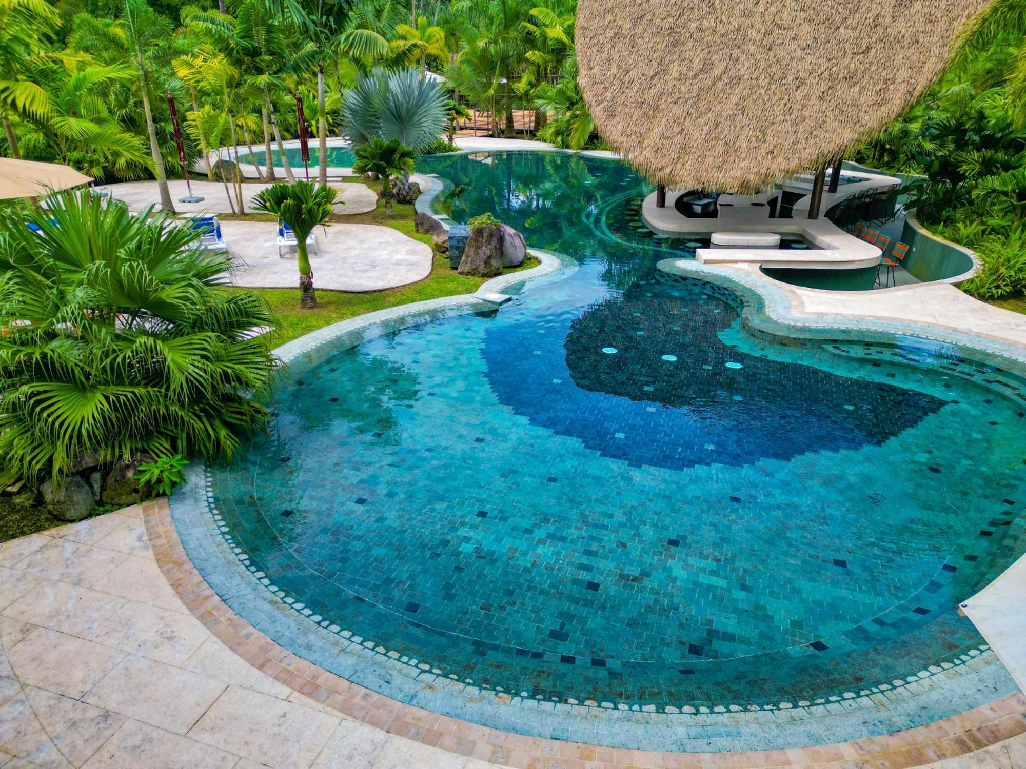 Arenal Backpackers Resort La Fortuna Εξωτερικό φωτογραφία The swimming pool at the resort