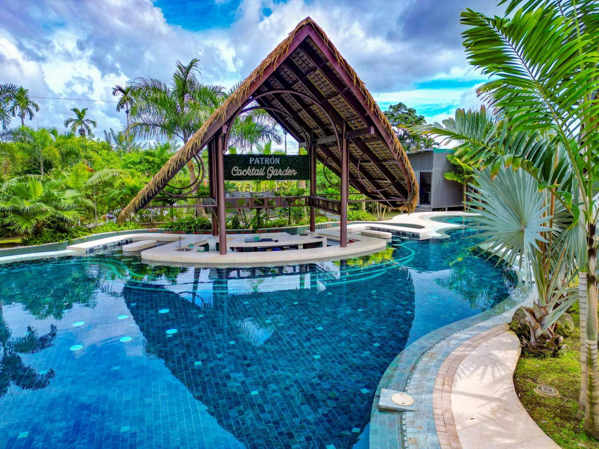 Arenal Backpackers Resort La Fortuna Εξωτερικό φωτογραφία Pata Black Mountain Golf Resort